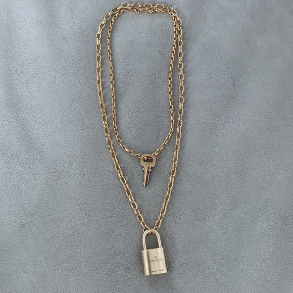 Beautiful LV Original Lock & Key Chain Set✨🤩 - Picture 3 of 8